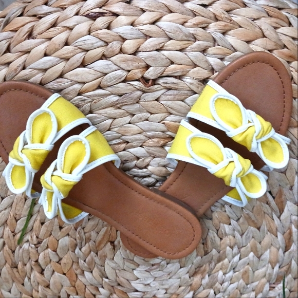 Yellow Slides for summer + indoors. Perfect for school or dorm or office. - Picture 2 of 2